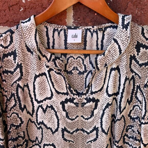 CAbi Serpentine Snakeskin Ruffle Blouse Size Small - Picture 4 of 5